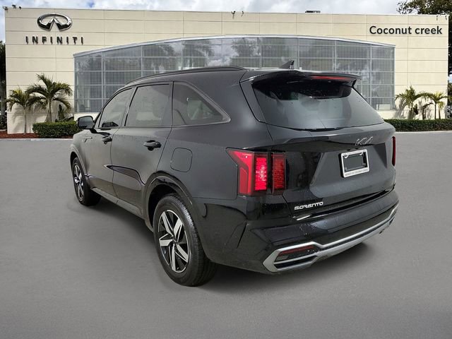 Used 2023 Kia Sorento S image 4