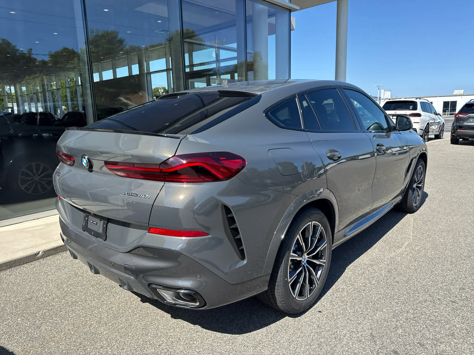 New 2026 BMW X6 xDrive40i w/ Climate Comfort Package image 4