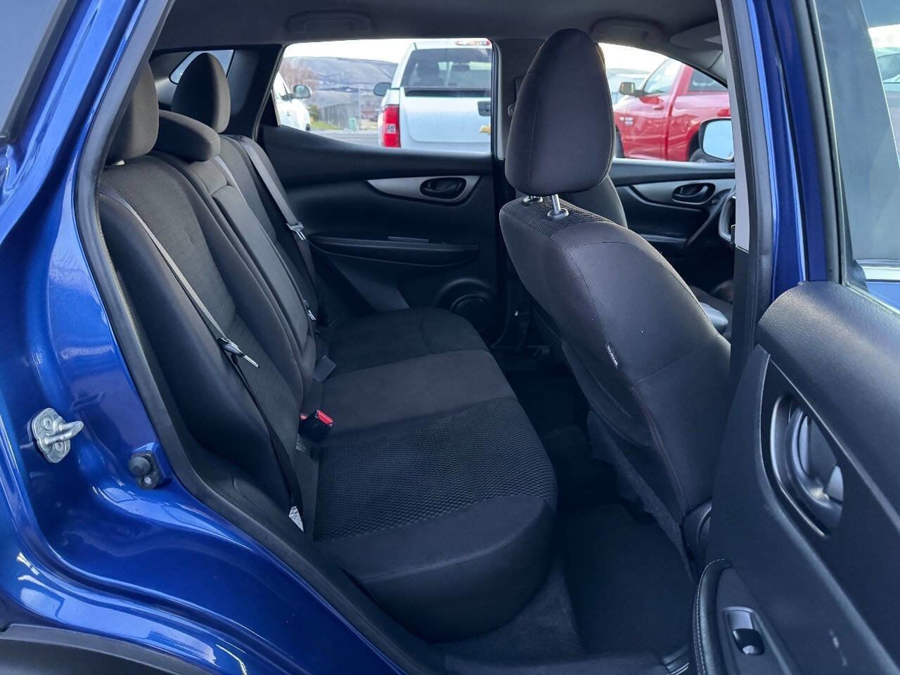 Used 2018 Nissan Rogue Sport S image 5