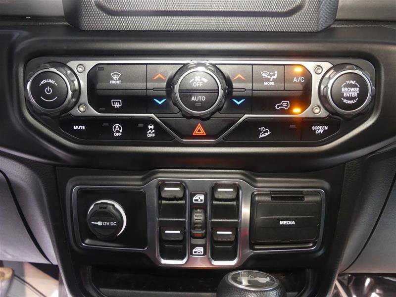 Used 2020 Jeep Wrangler Unlimited Sahara image 35