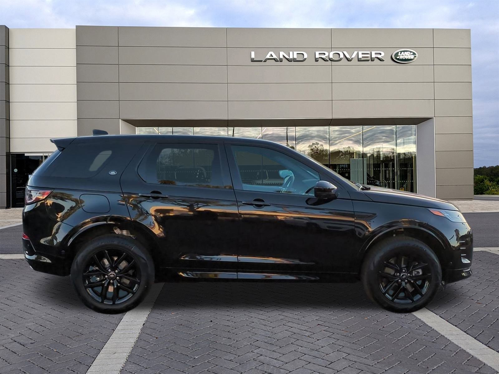 New 2026 Land Rover Discovery Sport Landmark image 4