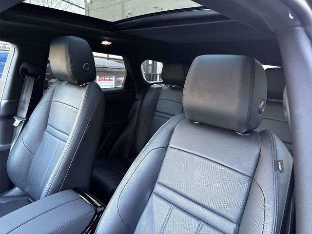 Used 2025 Land Rover Range Rover Evoque Dynamic SE image 17