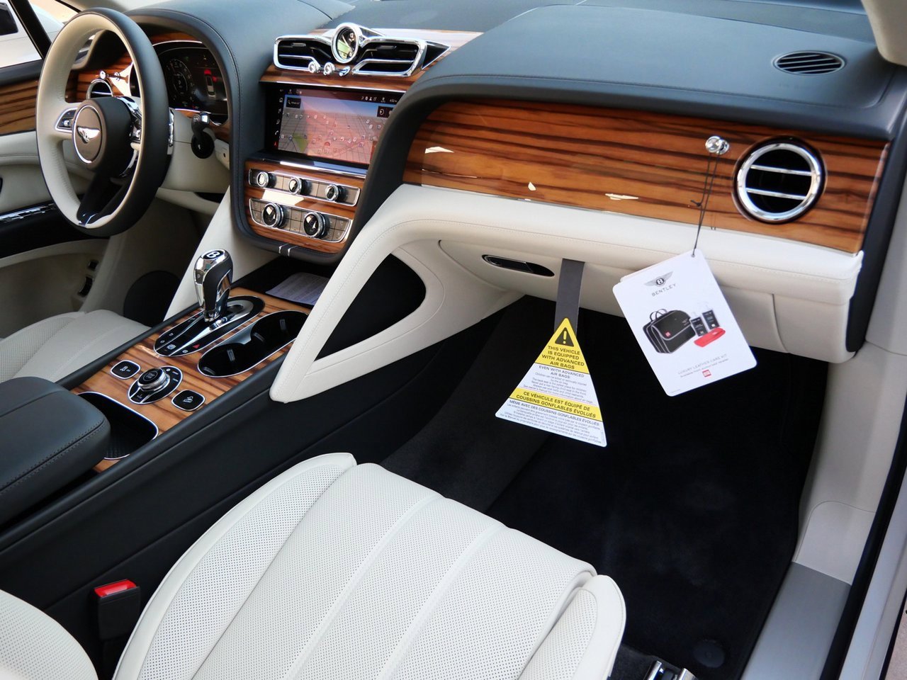 New 2025 Bentley Bentayga Plug-In Hybrid image 23