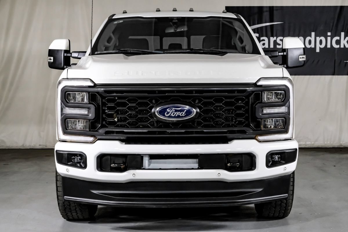 Used 2023 Ford F350 Lariat w/ Lariat Ultimate Package AWD/4WD image 3