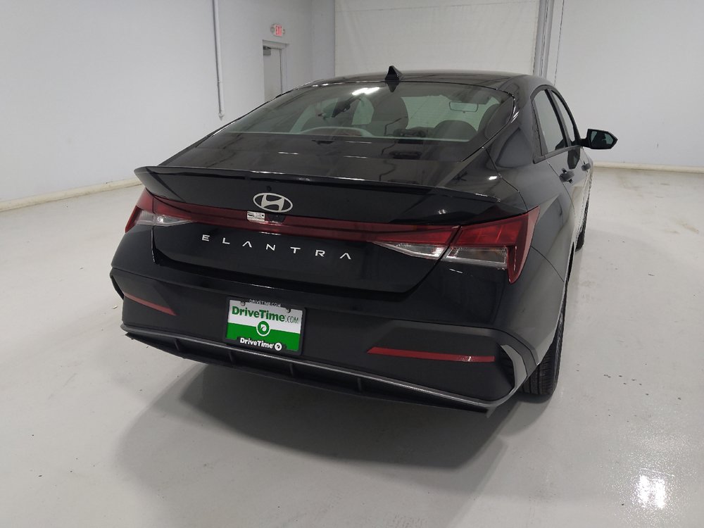 Used 2025 Hyundai Elantra Sport FWD image 7