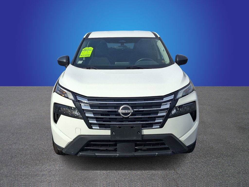 Used 2024 Nissan Rogue S image 2