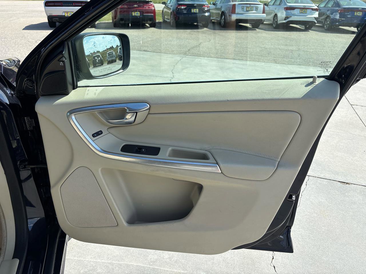 Used 2016 Volvo XC60 T5 Premier w/ Proximity Package image 26