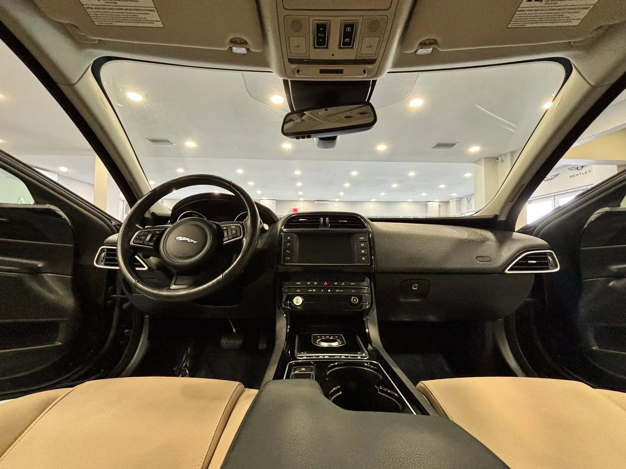 Used 2017 Jaguar XE Premium image 26