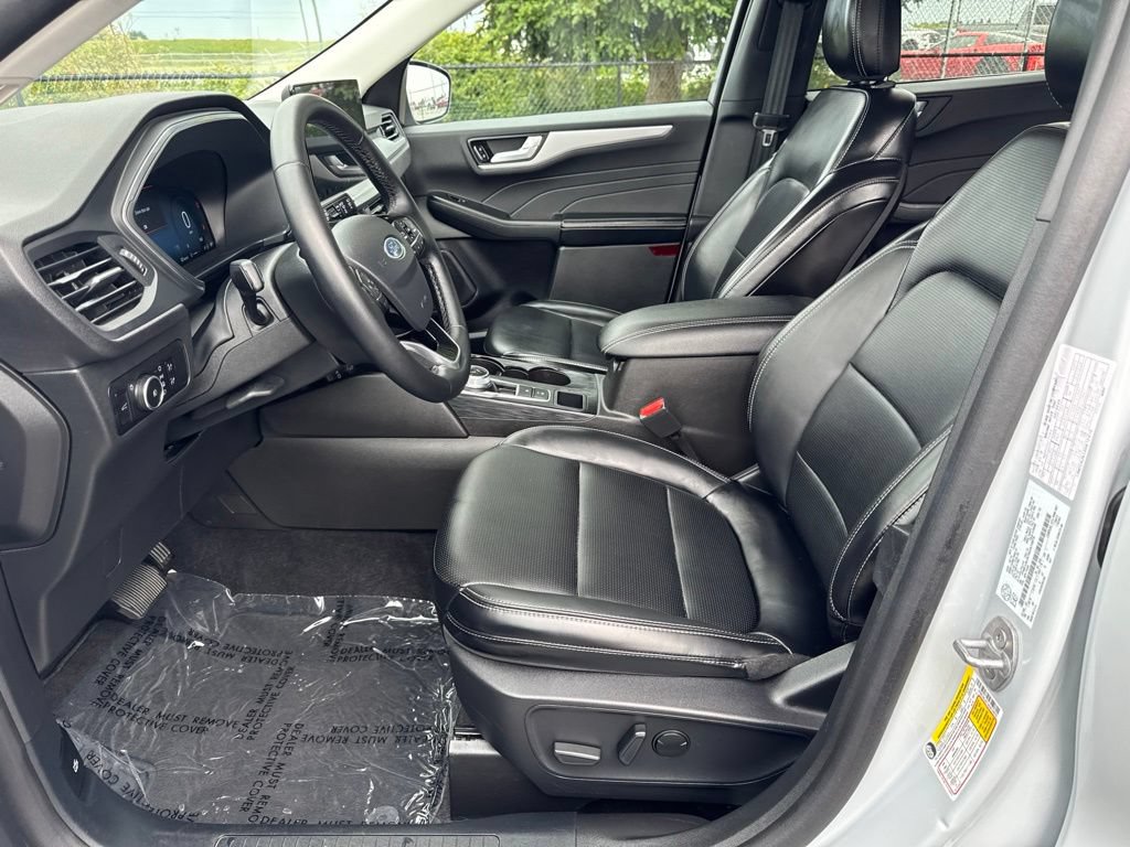 Used 2025 Ford Escape Platinum AWD/4WD image 13
