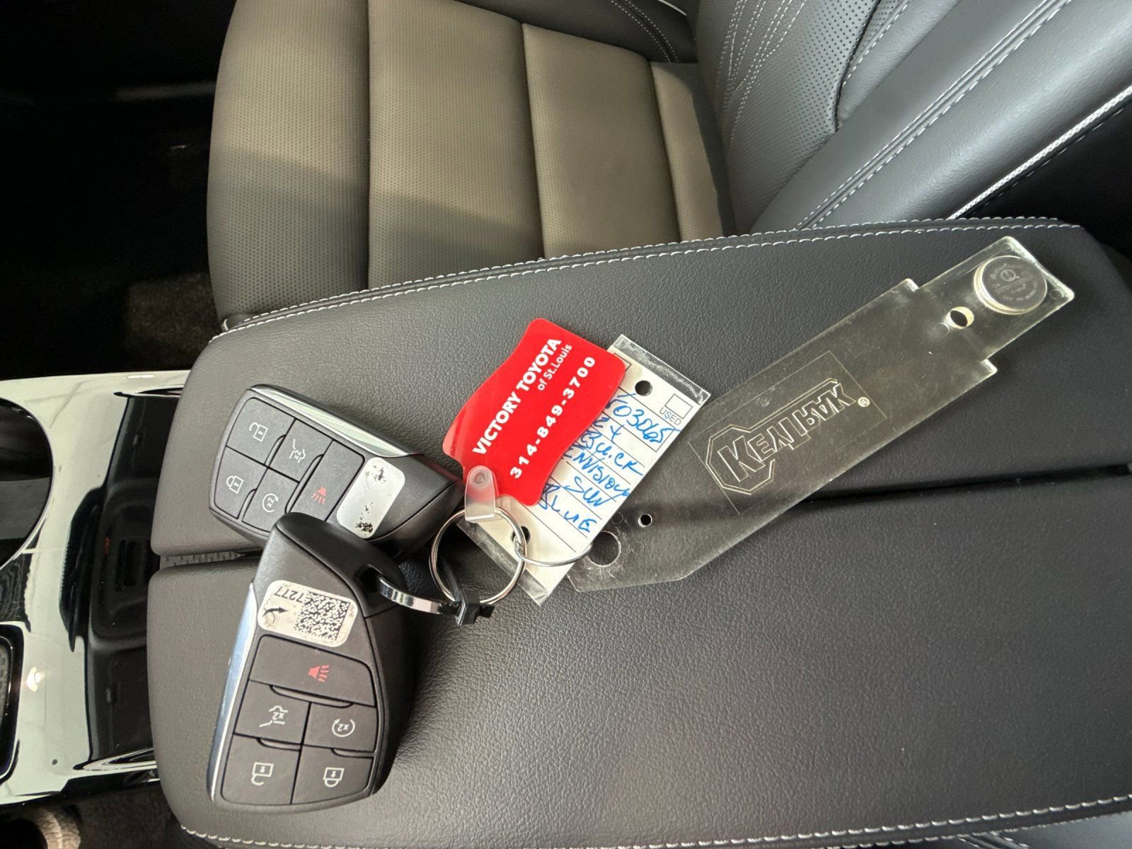 Used 2024 Buick Envision Avenir image 9