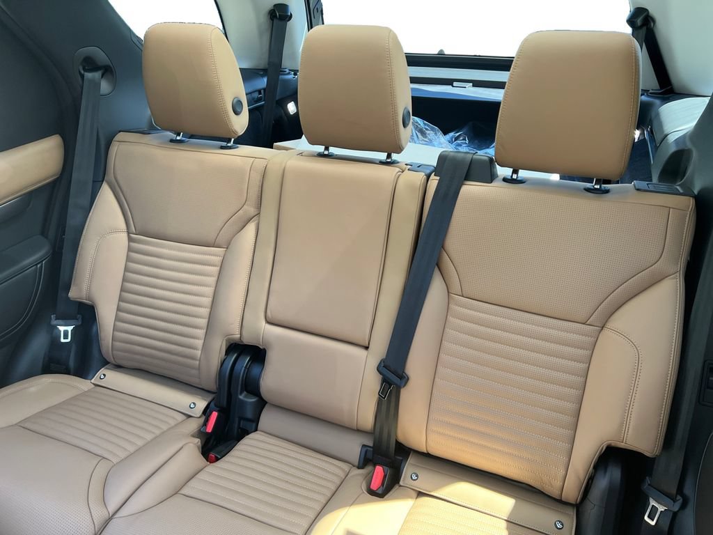 New 2025 Land Rover Discovery Metropolitan Edition AWD/4WD image 22