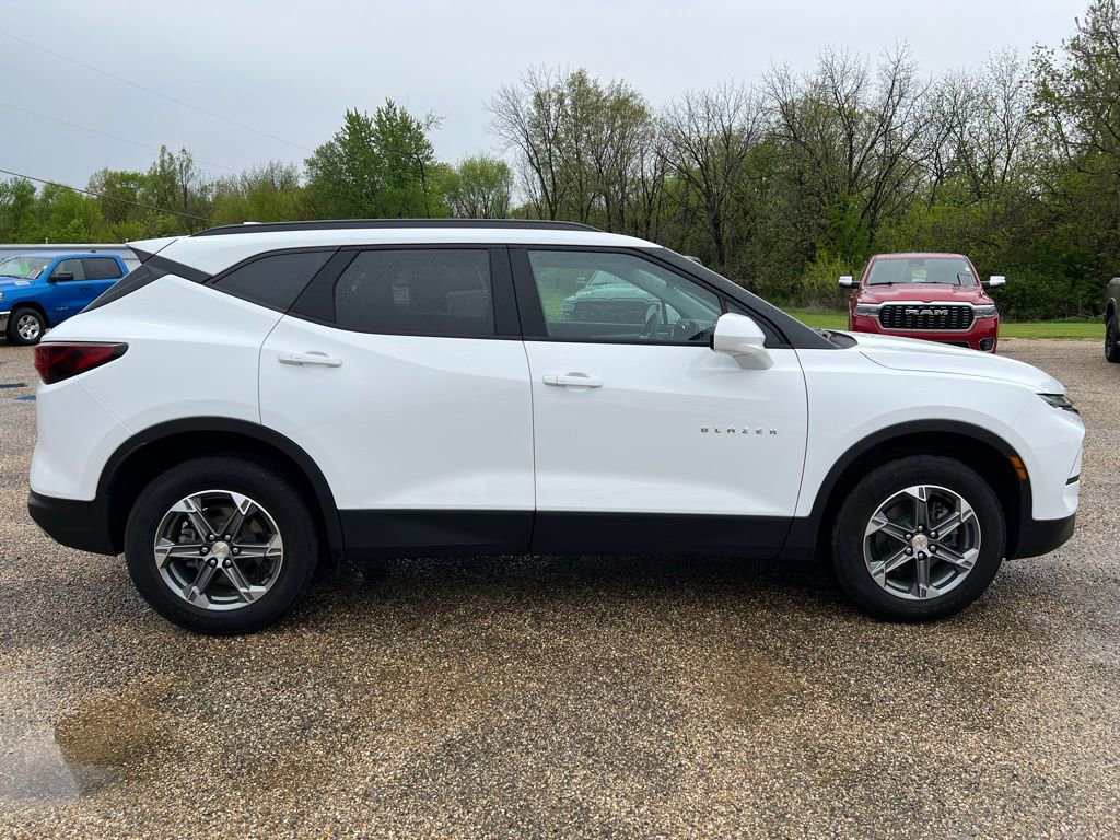 Used 2024 Chevrolet Blazer LT w/ Convenience Package FWD image 4