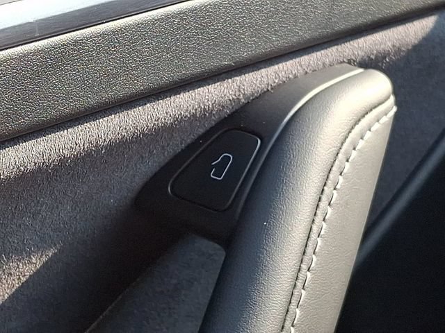 Used 2023 Tesla Model Y Long Range AWD/4WD image 24