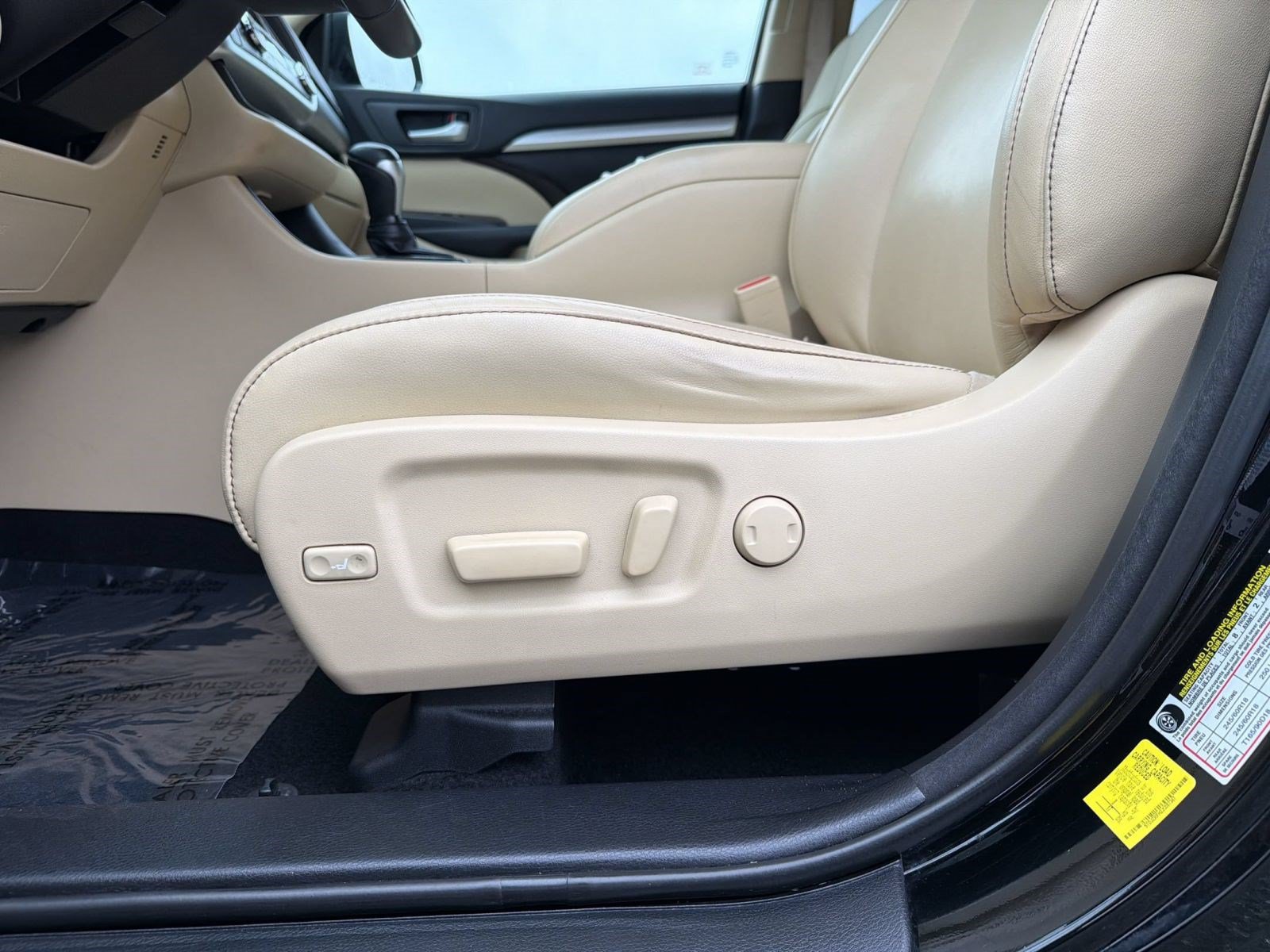 Used 2018 Toyota Highlander XLE AWD/4WD image 14