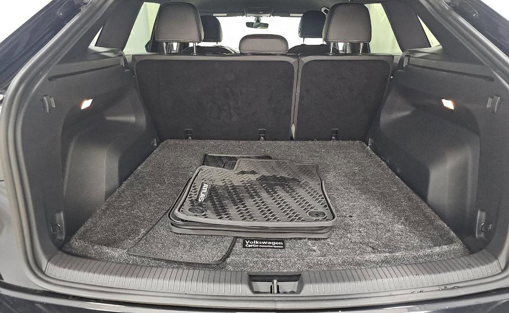 Used 2023 Volkswagen Atlas Cross Sport SE w/ Black Wheel Package image 5