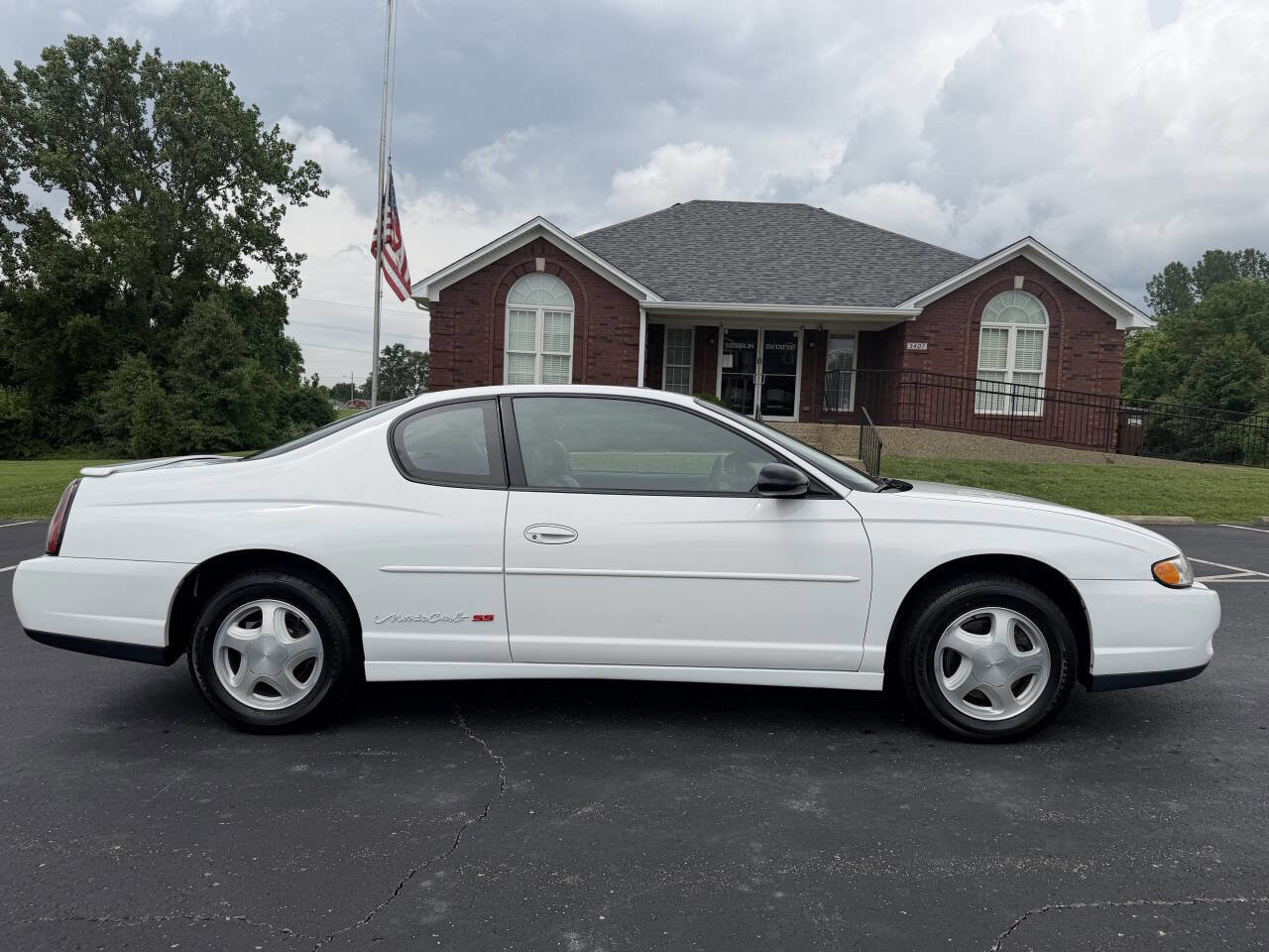 Used 2000 Chevrolet Monte Carlo SS w/ Preferred Equipment Group FWD image 23