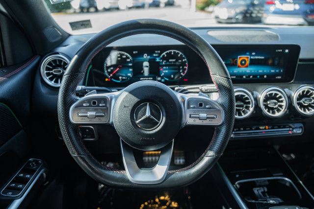 Used 2022 Mercedes-Benz GLB 35 AMG 4MATIC image 31