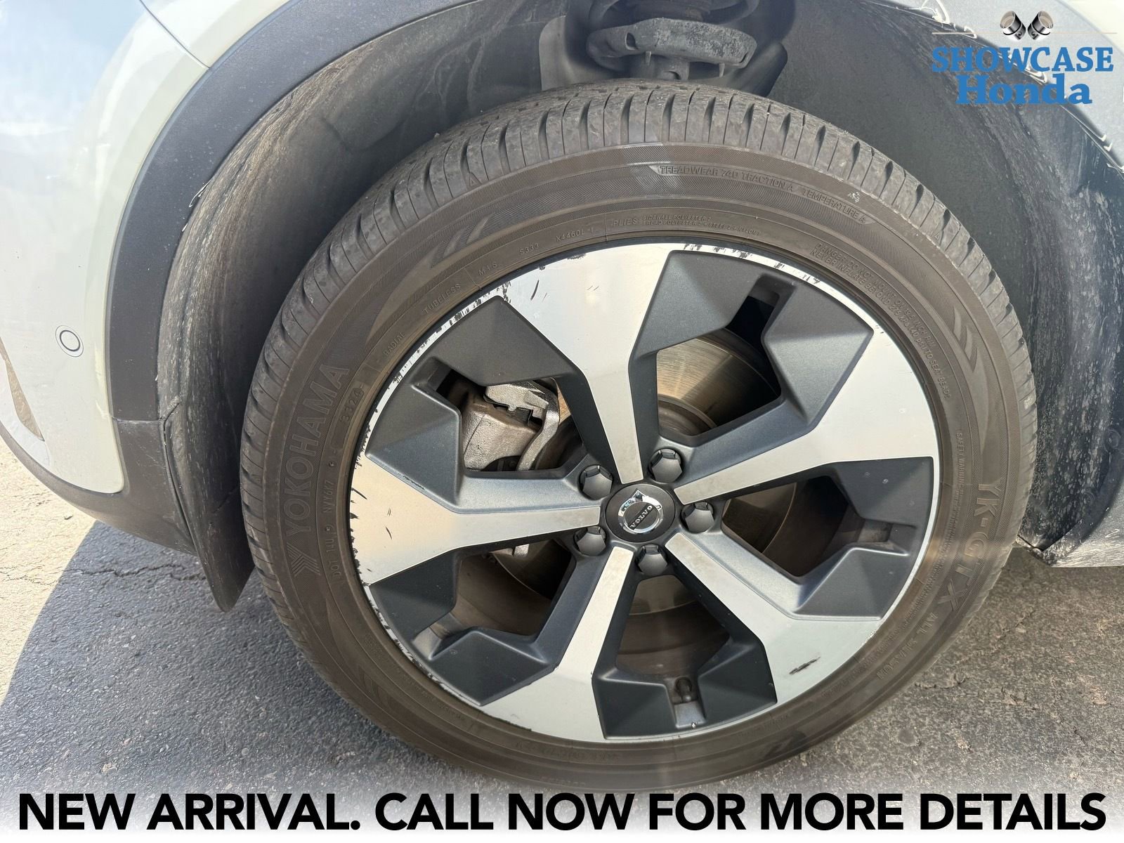 Used 2023 Volvo XC40 B4 Ultimate image 7