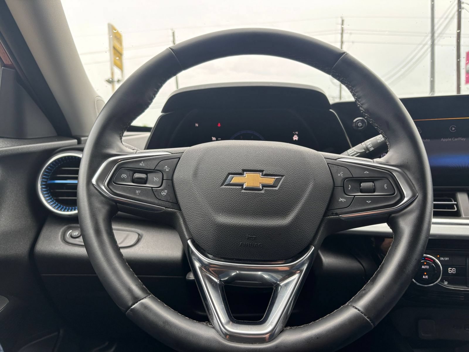 Used 2025 Chevrolet Trax LT w/ LT Convenience Package FWD image 22