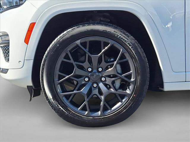 Used 2025 Jeep Grand Cherokee Summit AWD/4WD image 25