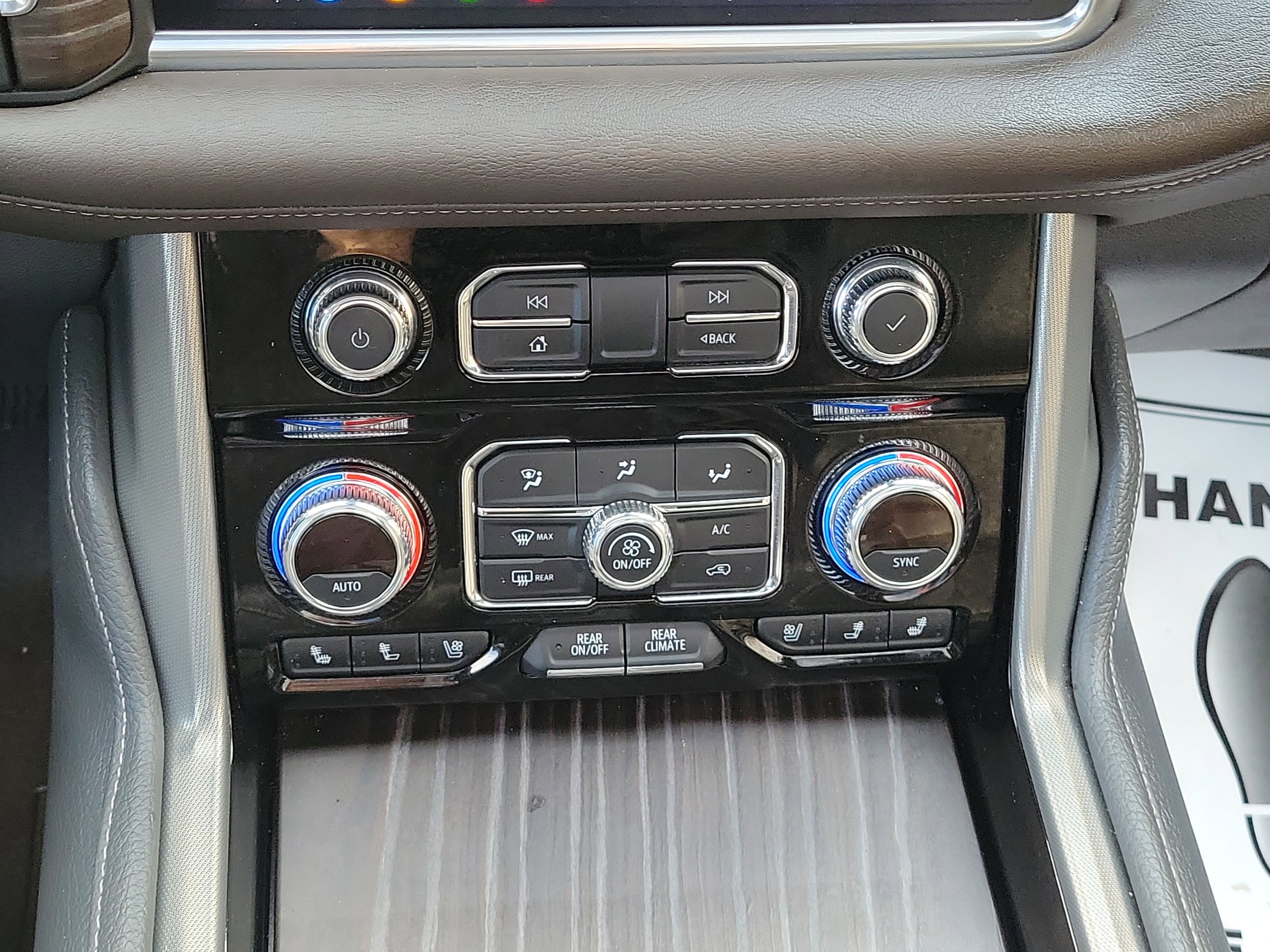 Used 2021 GMC Yukon Denali w/ Denali Premium Package image 27