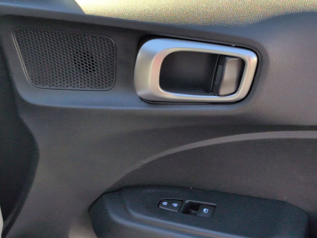 Used 2025 Hyundai Venue SEL FWD image 34