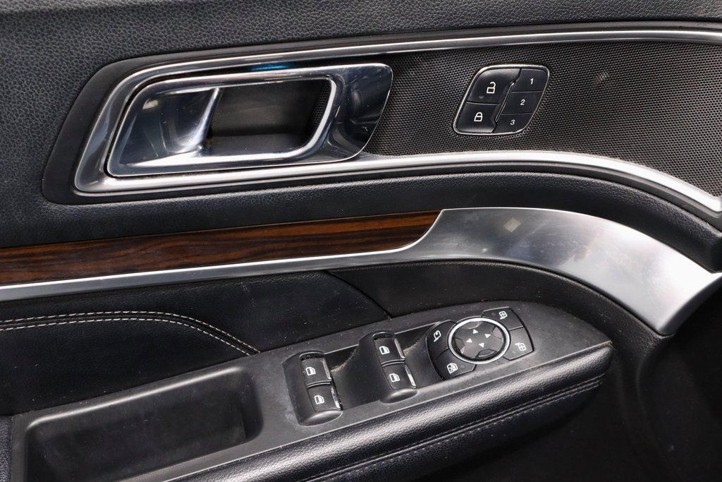 Used 2016 Ford Explorer Limited image 27