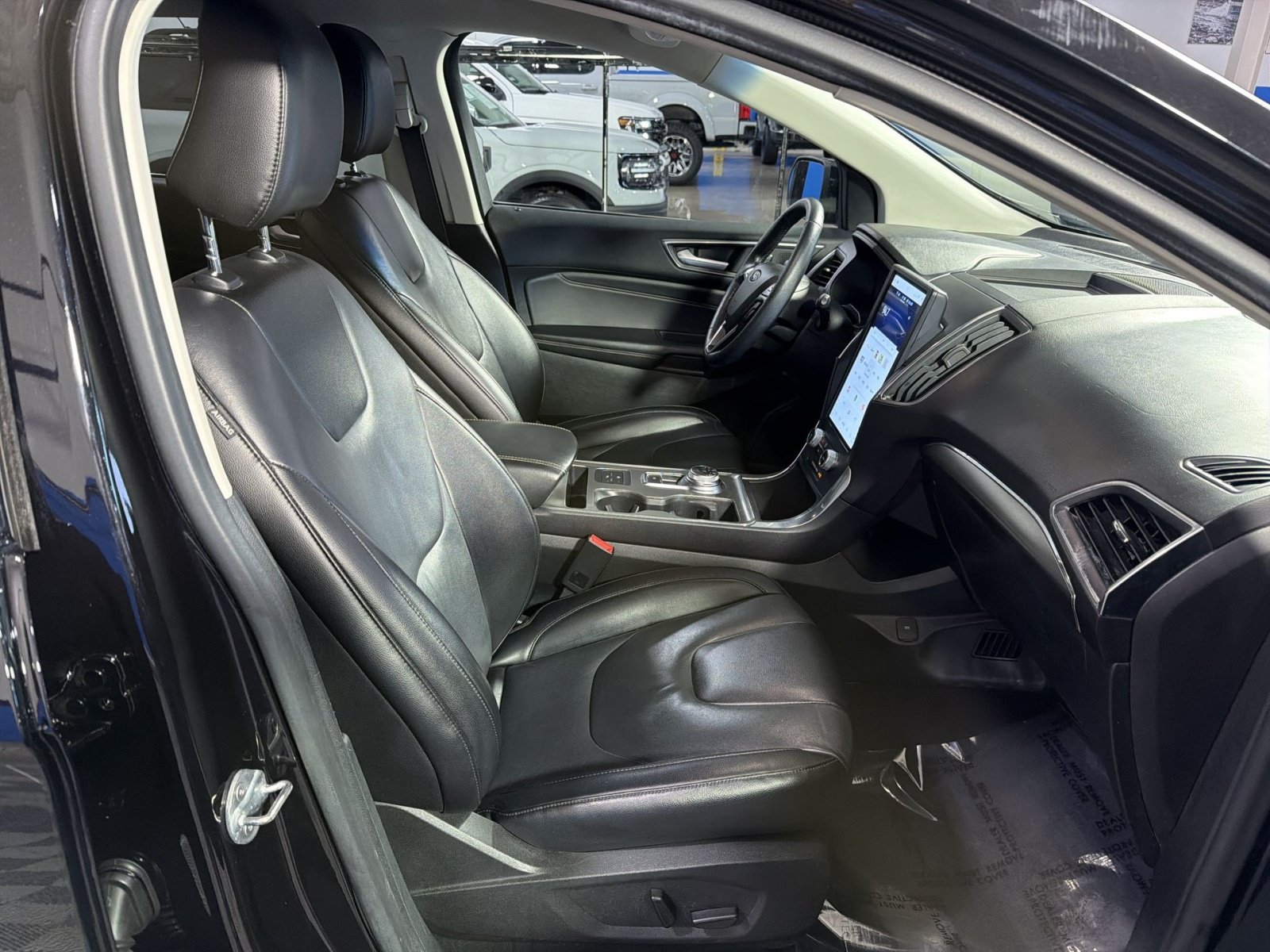Used 2022 Ford Edge Titanium AWD/4WD image 25
