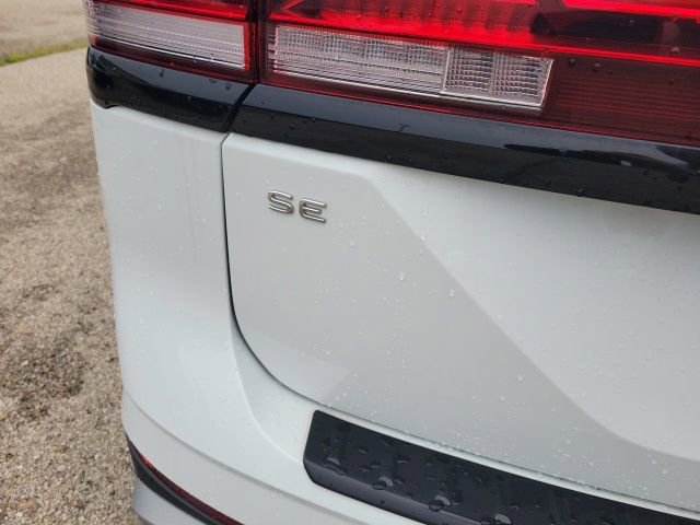 Used 2024 Volkswagen Atlas Peak Edition SE image 25