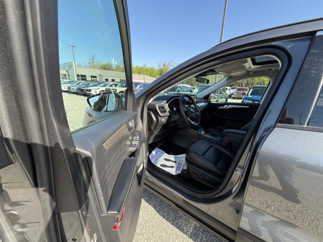 Certified 2022 Ford Escape SEL AWD/4WD image 11