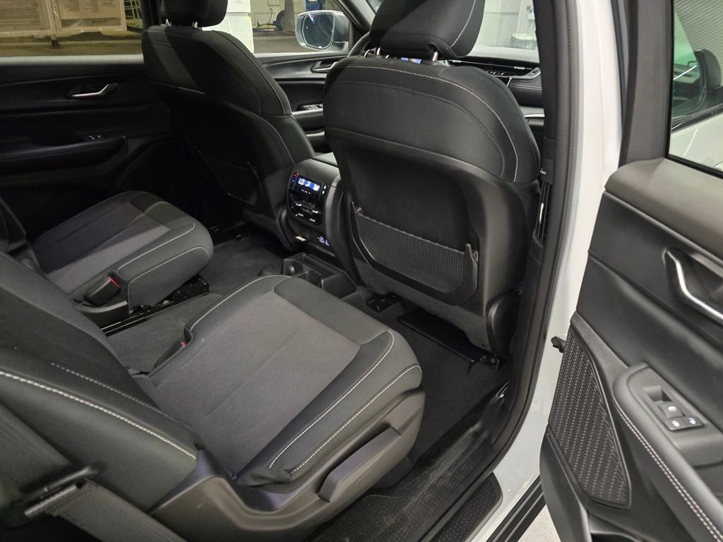 Used 2024 Jeep Grand Cherokee L Laredo w/ Luxury Tech Group I image 31