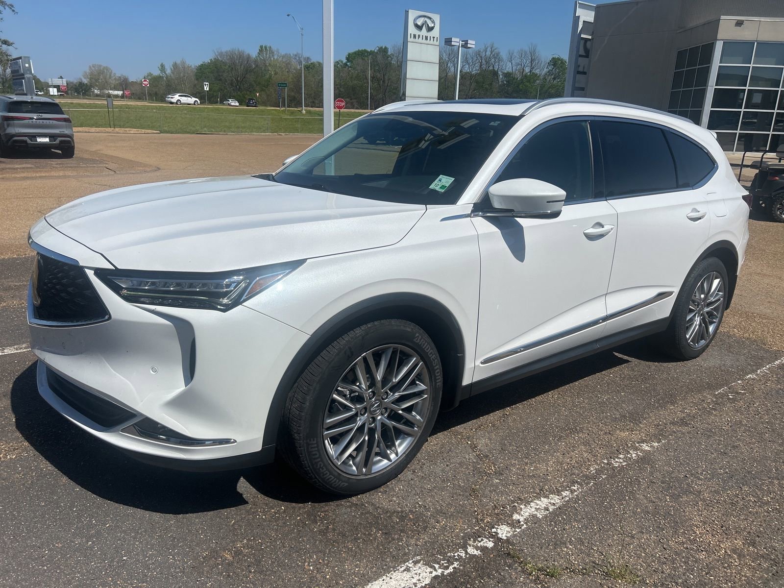 Used 2023 Acura MDX SH-AWD w/ Advance Package image 2