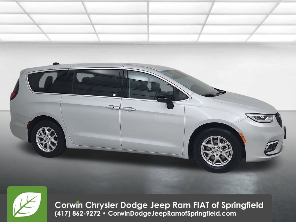 Certified 2024 Chrysler Pacifica Touring-L