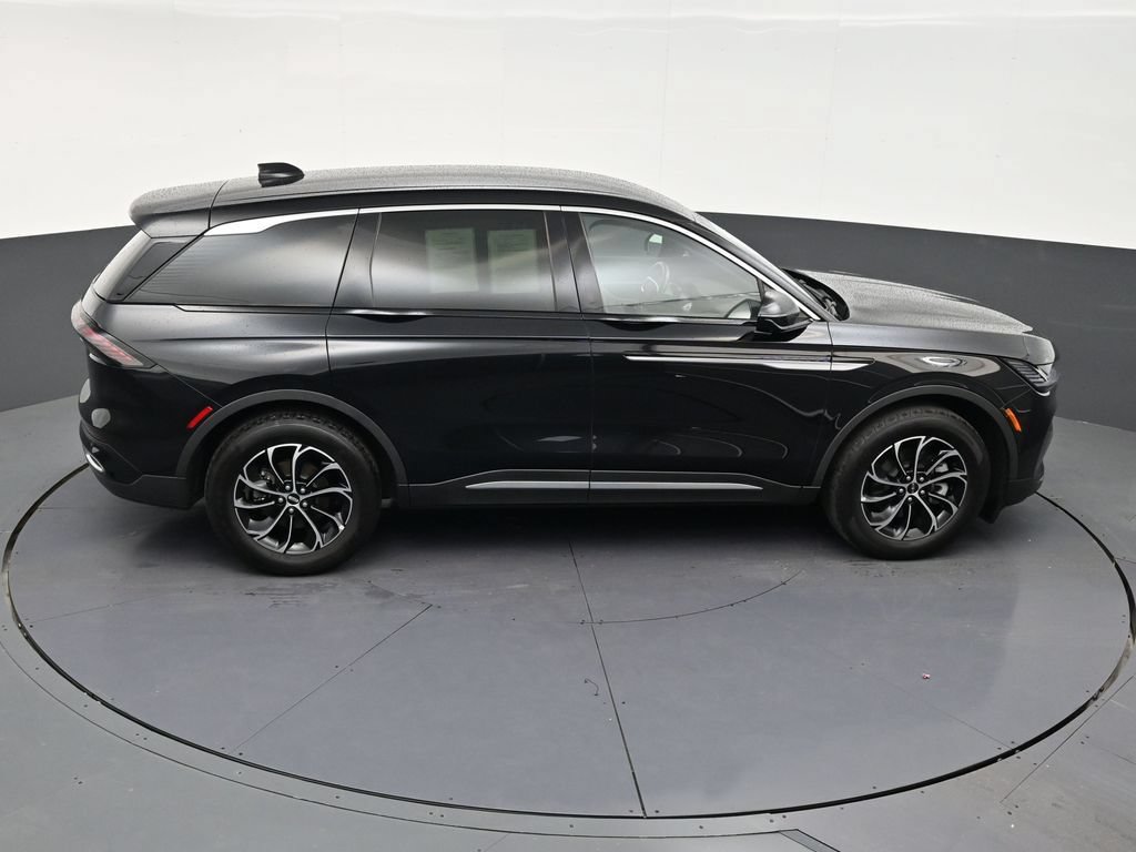 Used 2025 Lincoln Nautilus Premier AWD/4WD image 19