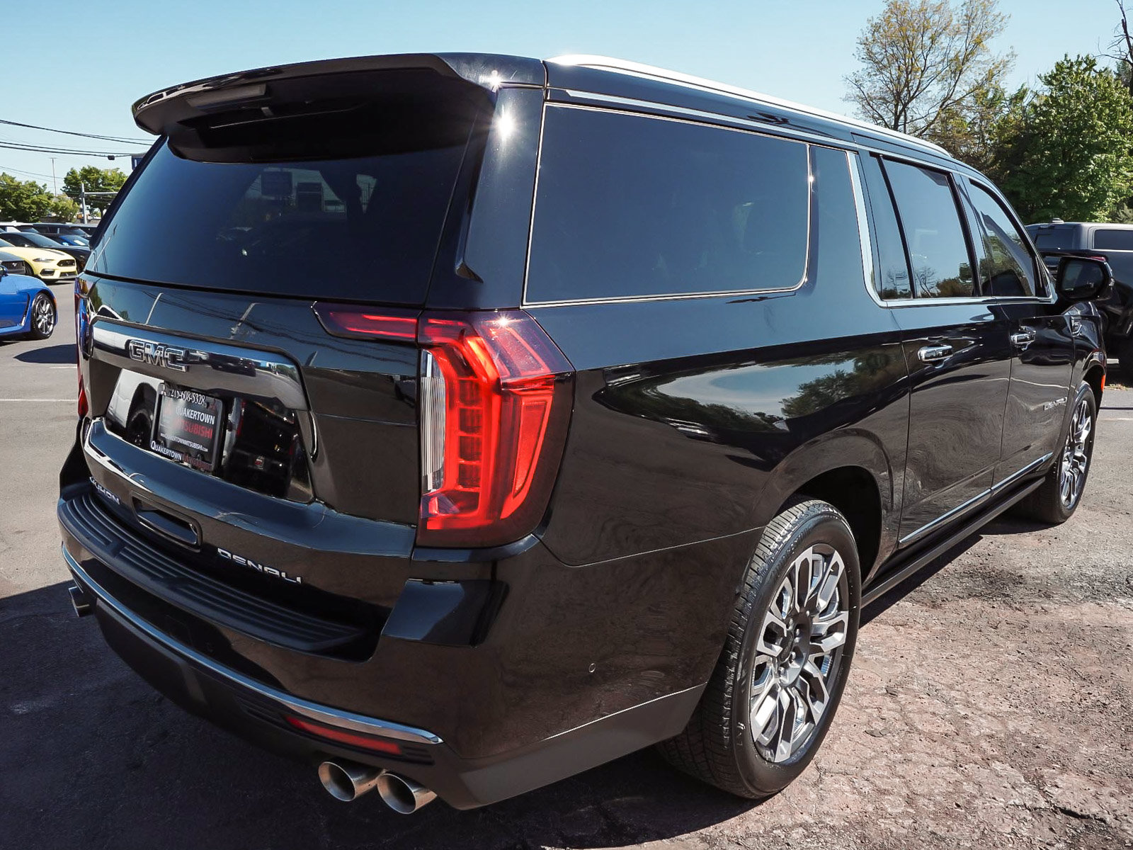 Used 2023 GMC Yukon XL Denali Ultimate AWD/4WD image 6