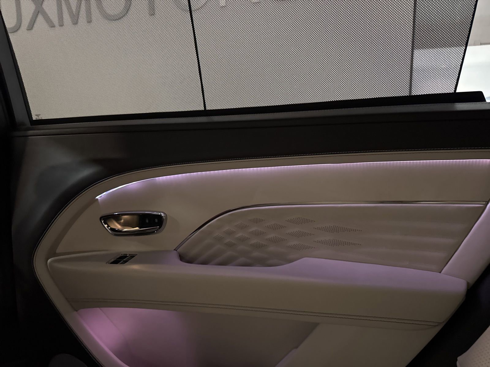 Used 2023 Bentley Bentayga Extended Wheelbase image 26