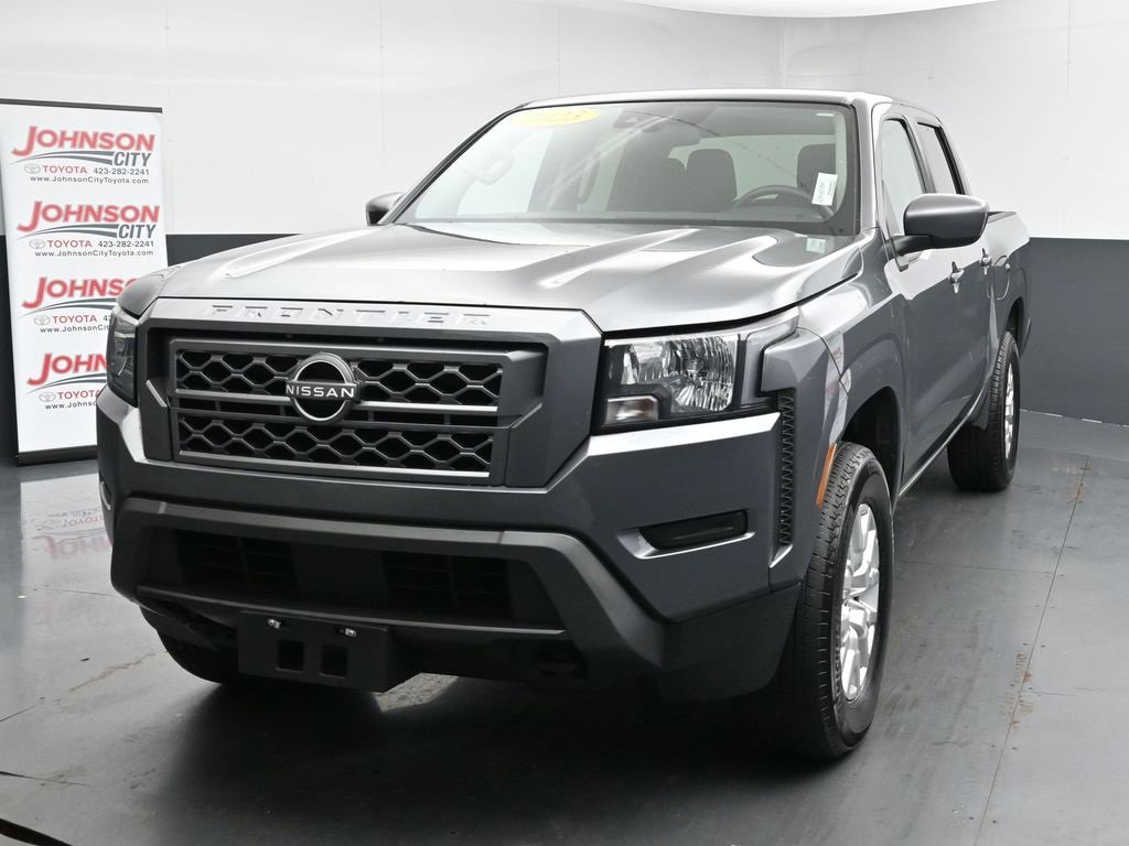 Used 2023 Nissan Frontier SV image 4