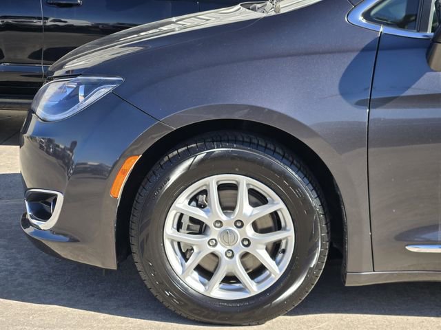 Used 2020 Chrysler Pacifica Touring-L image 12