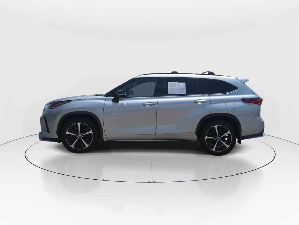 Used 2022 Toyota Highlander XSE AWD/4WD image 5