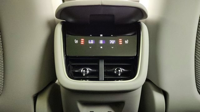 New 2026 Volvo EX90 Plus AWD/4WD image 31