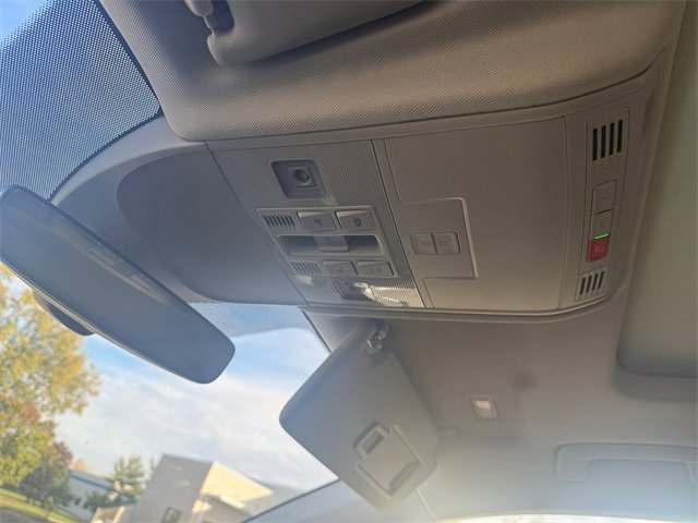 Certified 2024 Volkswagen Taos SE w/ Panoramic Sunroof Package image 25