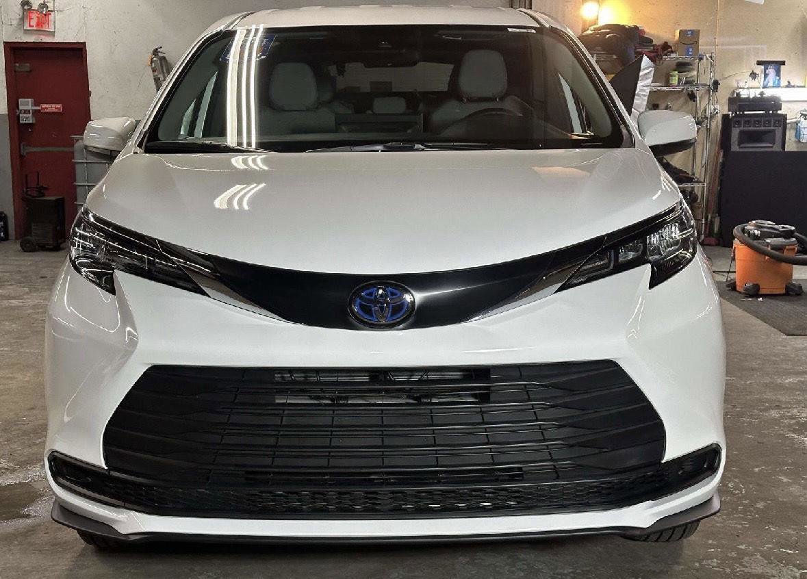 Used 2025 Toyota Sienna LE image 7