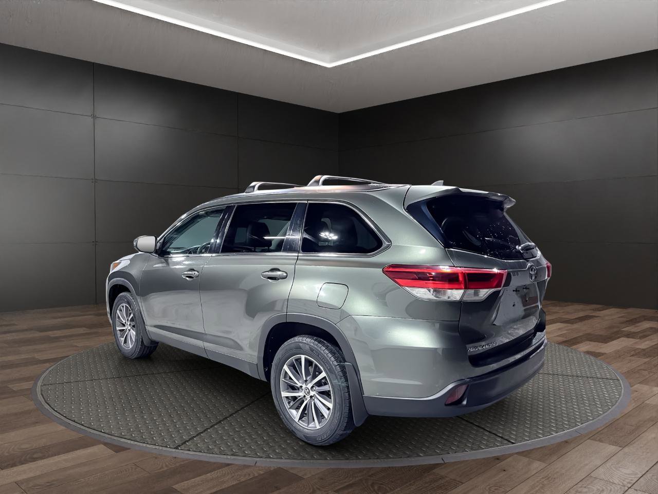 Used 2019 Toyota Highlander XLE image 6