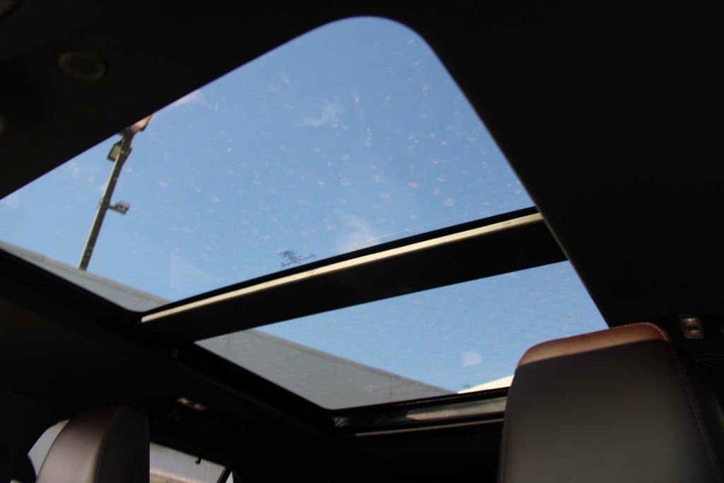 Used 2023 Ford Explorer Platinum w/ Technology Package AWD/4WD image 11