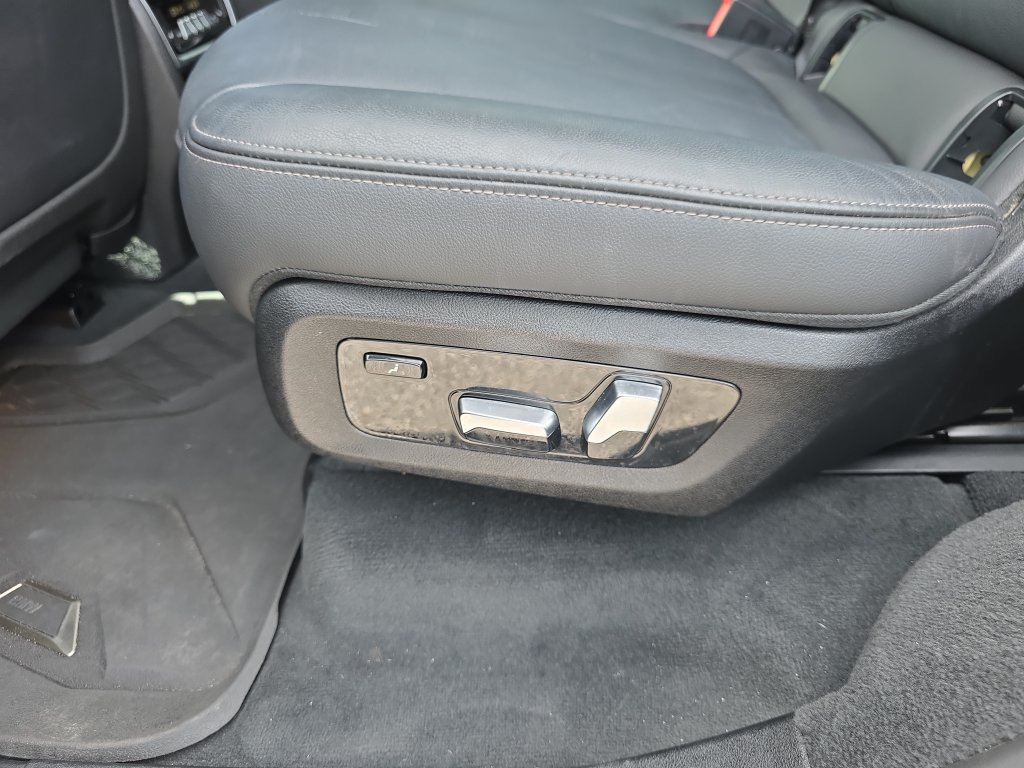 Used 2020 BMW X7 xDrive40i w/ Premium Package AWD/4WD image 34