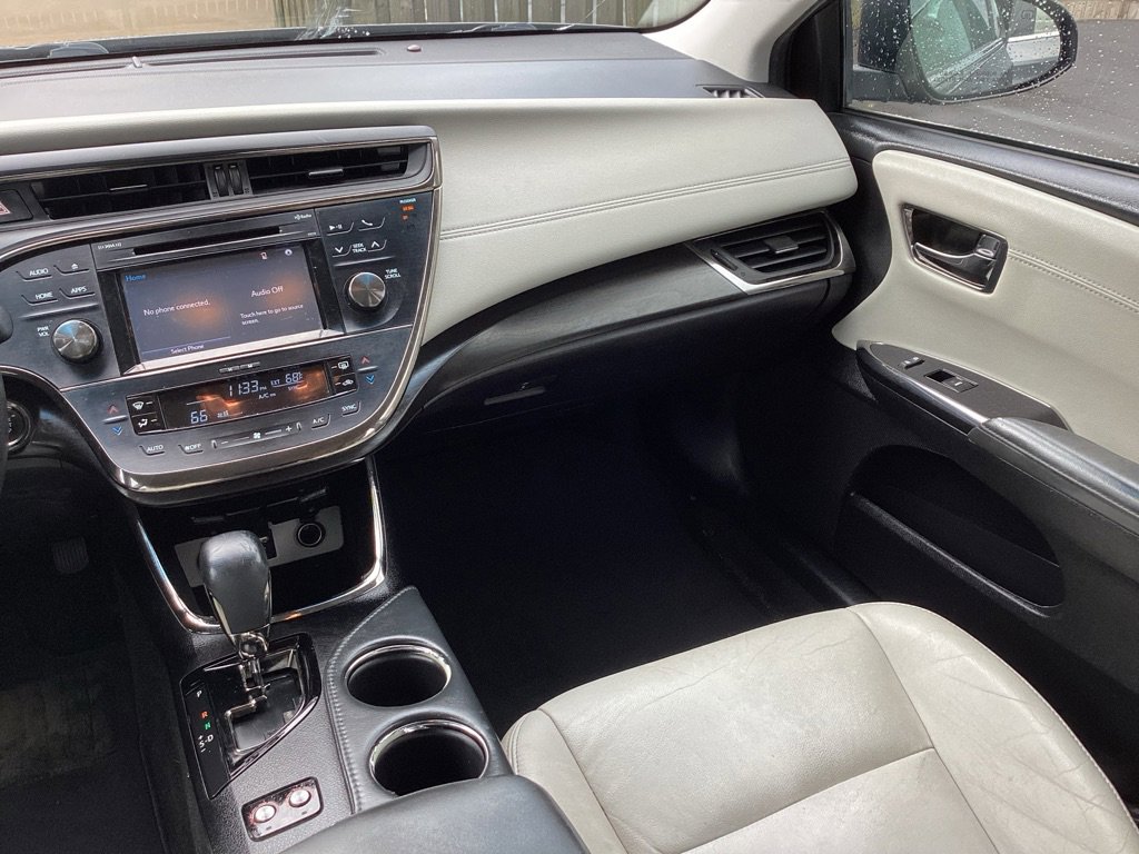 Used 2018 Toyota Avalon XLE image 17