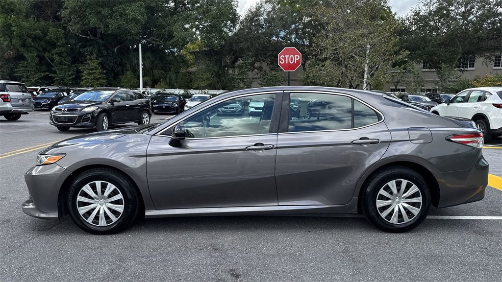 Used 2018 Toyota Camry L image 12
