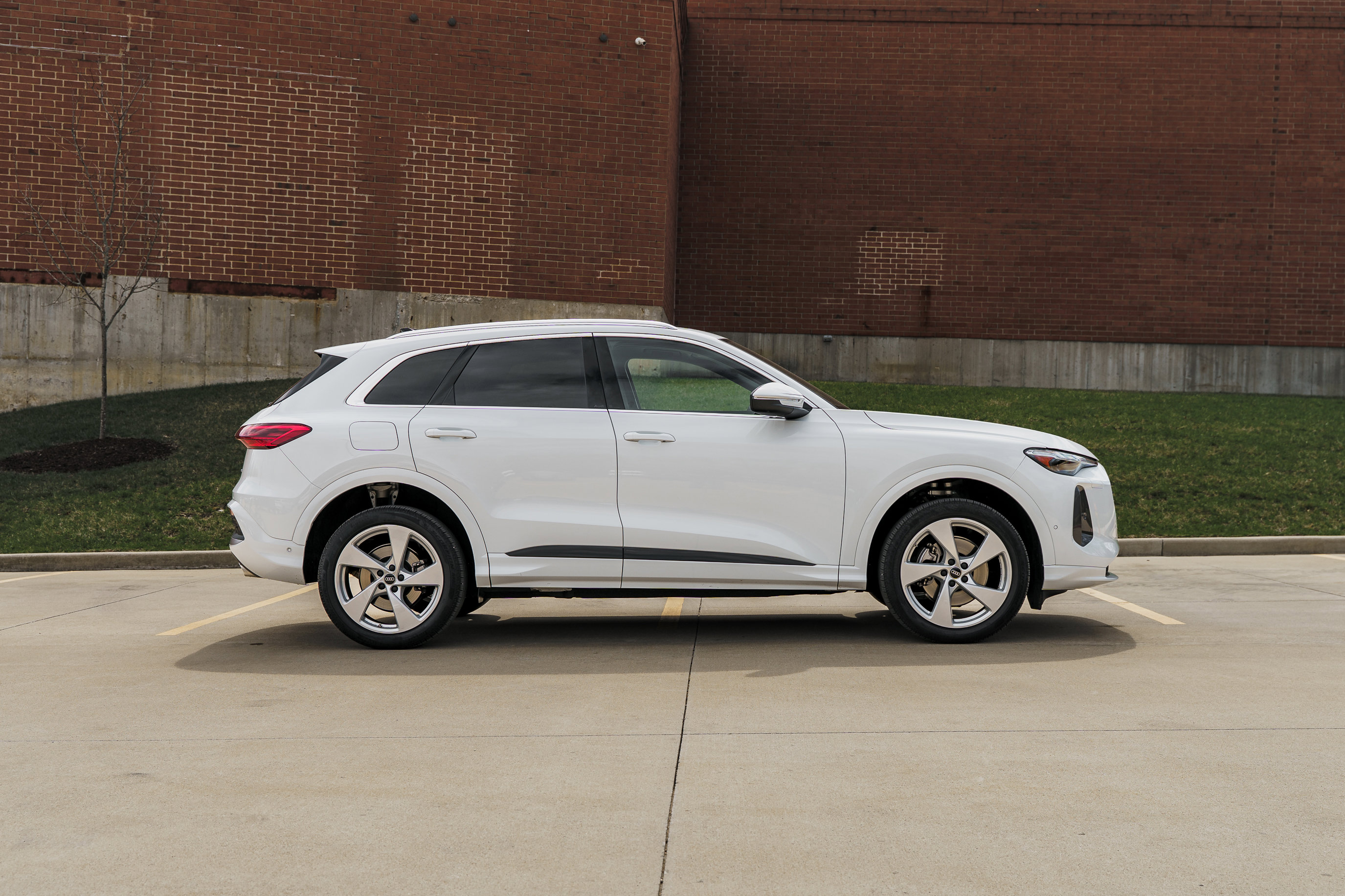 Used 2025 Audi Q5 Premium Plus w/ Premium Plus image 3