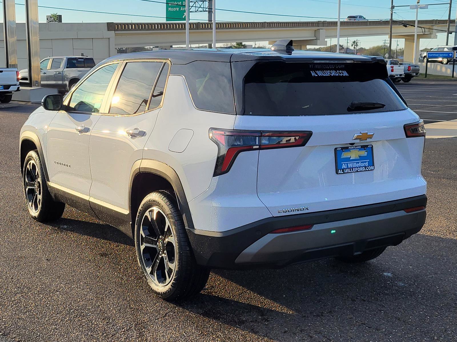New 2026 Chevrolet Equinox LT w/ Convenience Package II FWD image 3