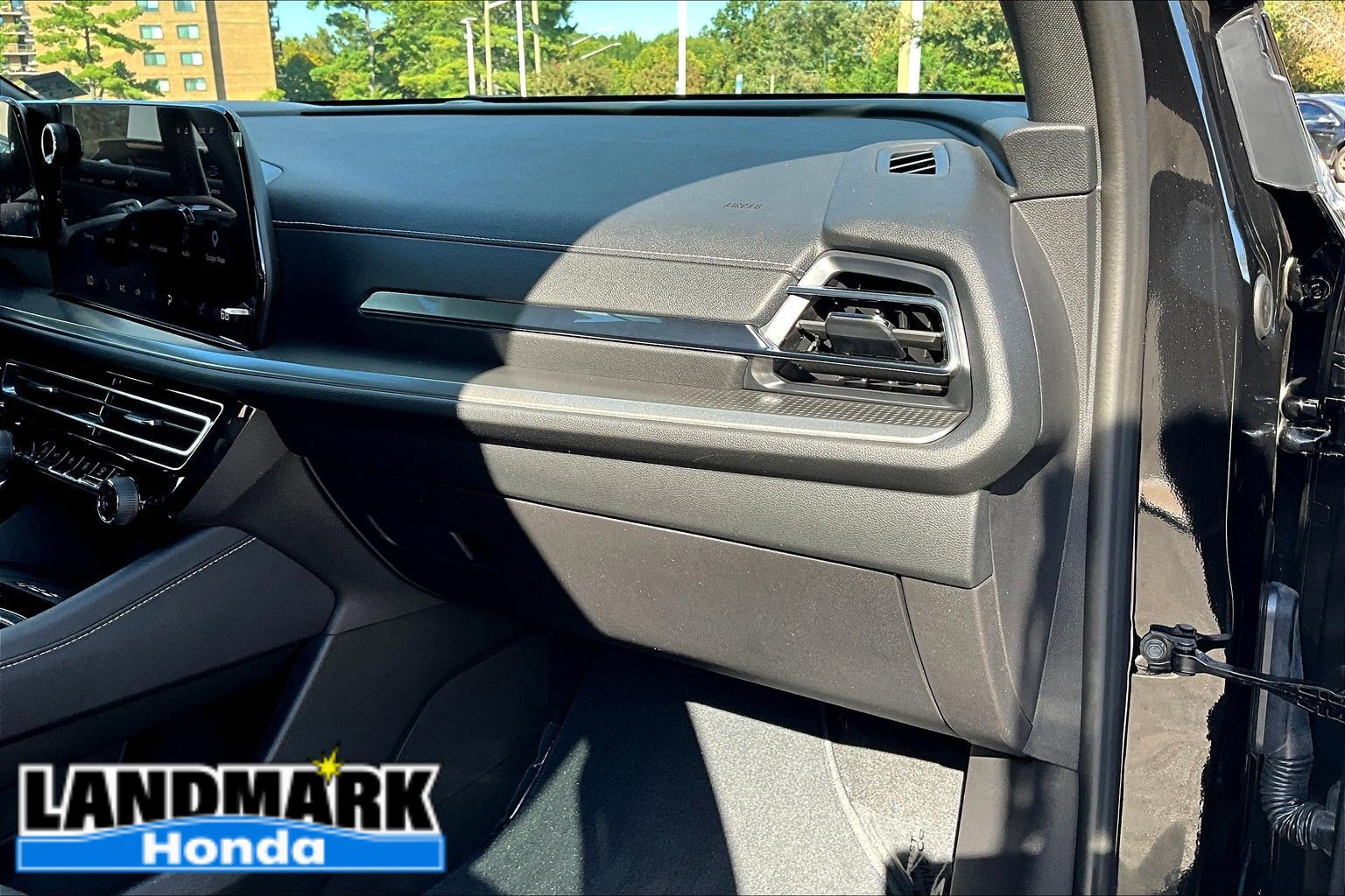 Used 2026 Chevrolet Traverse LT w/ Midnight/Sport Edition FWD image 16